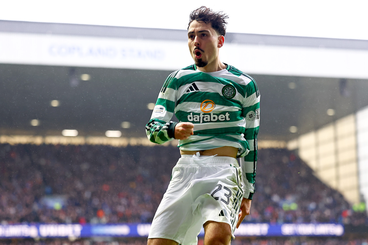 Sebastian Tounekti of Celtic celebrates