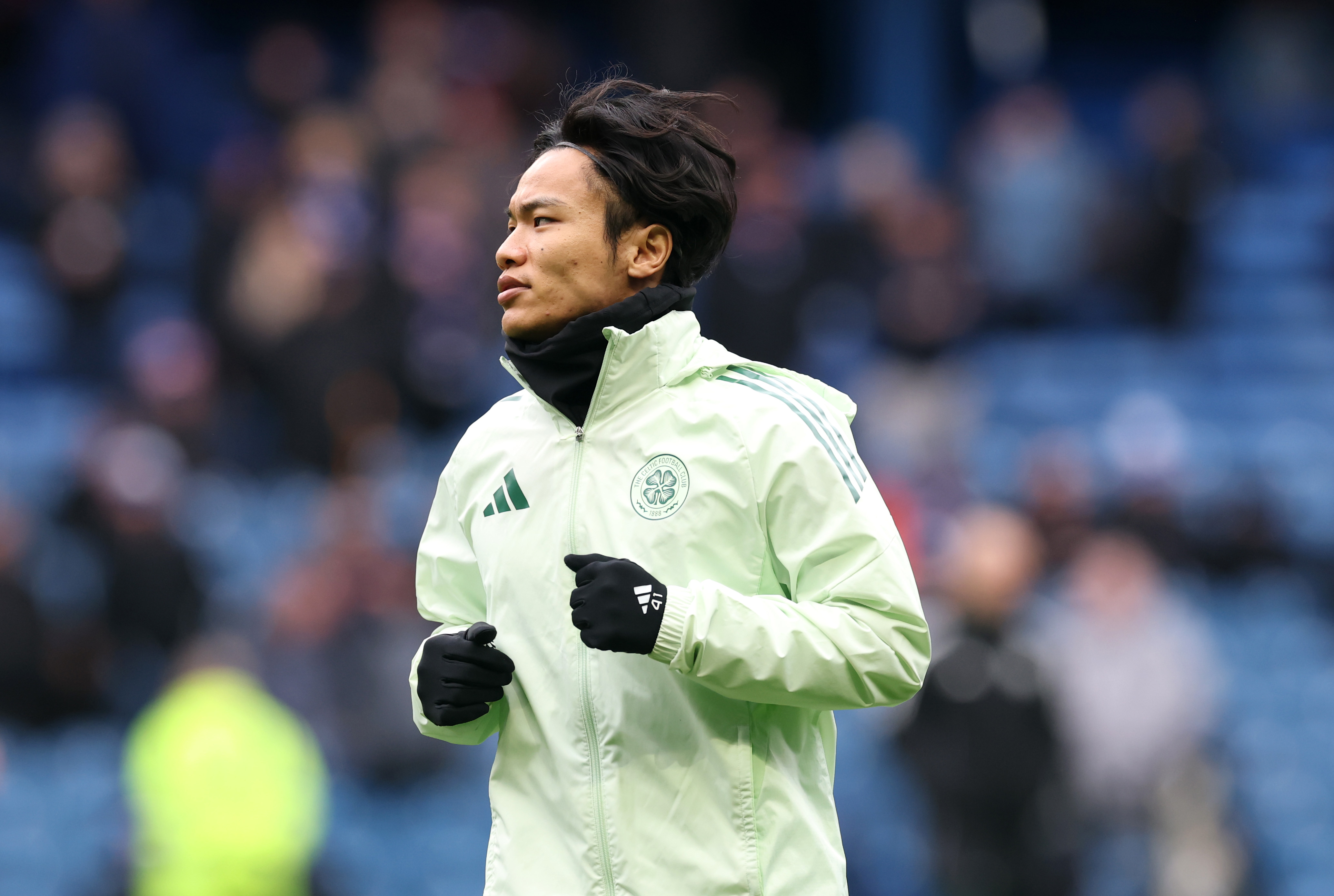 Reo Hatate of Celtic warms up