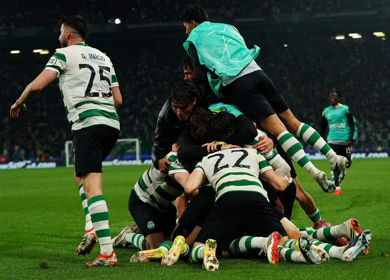 Maximiliano Araujo of Sporting CP celebrates with teammates 