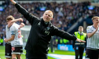 Neil Lennon celebrates