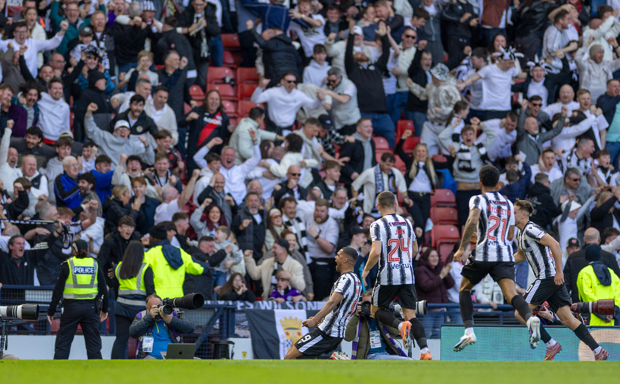 St Mirren celebrations 