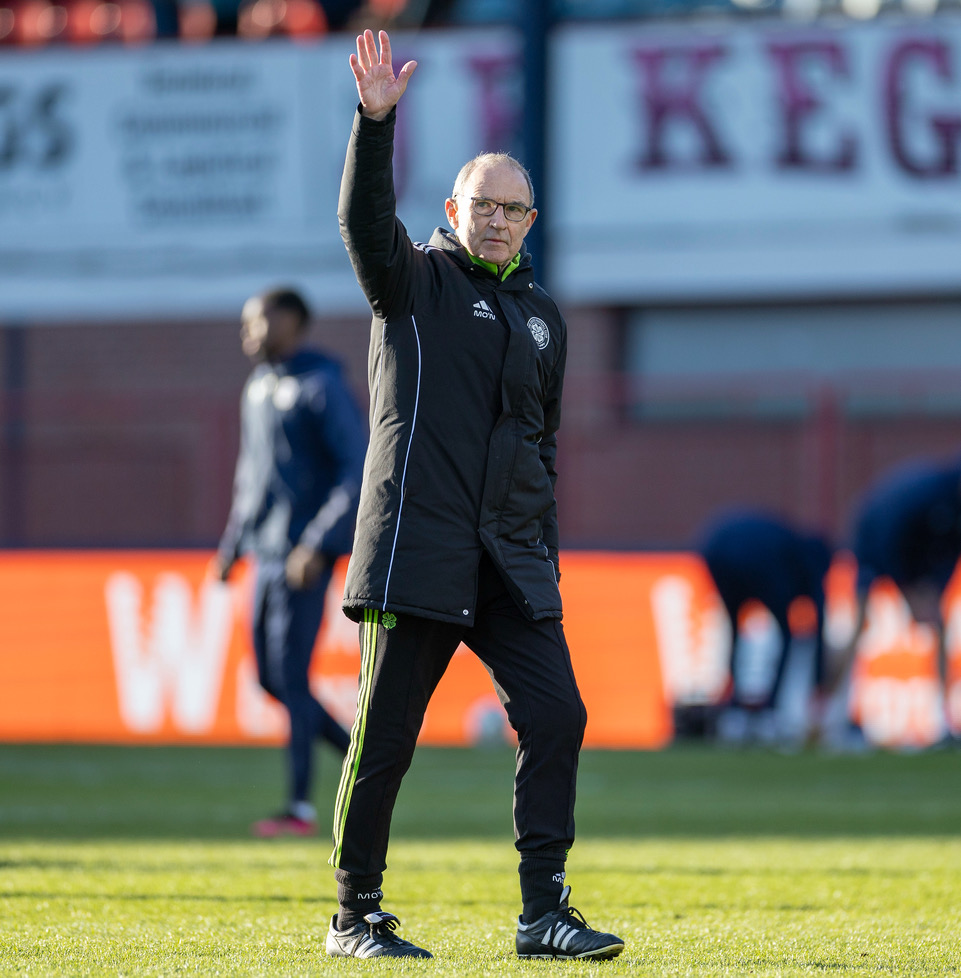 Martin O'Neill waves the fans after Celtic's 2-1 win at Dens Park.