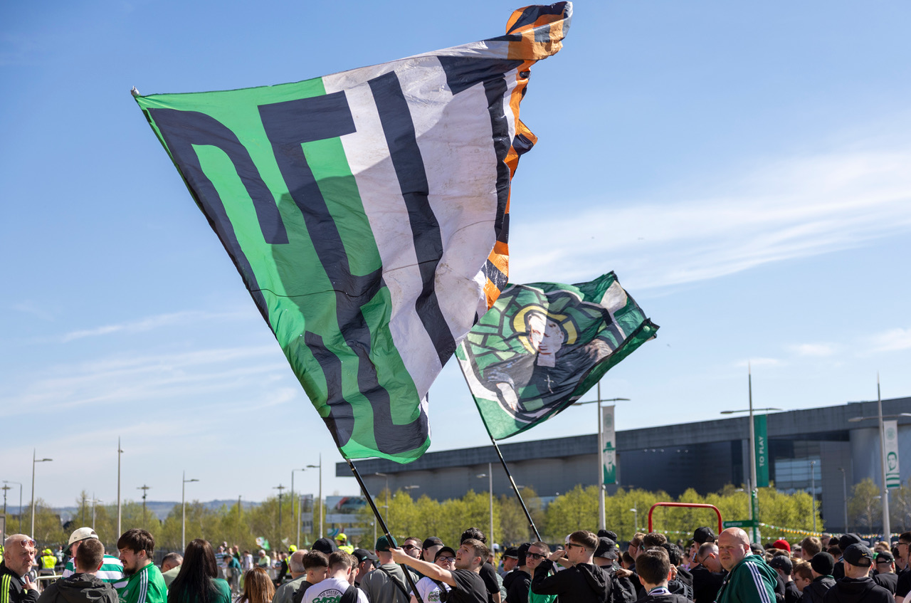 Spirit of '86 - Celtic team's welcome to Paradise. Saturday 25 April 2026. Celtic v Falkirk. Scottish Premiership. Photo Photograph by Vagelis Georgariou