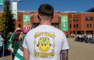 Spirit of '86 - Celtic team's welcome to Paradise. Saturday 25 April 2026. Celtic v Falkirk. Scottish Premiership. Photo Photograph by Vagelis Georgariou