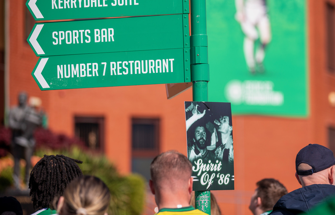 Spirit of '86 - Celtic team's welcome to Paradise. Saturday 25 April 2026. Celtic v Falkirk. Scottish Premiership. Photo Photograph by Vagelis Georgariou