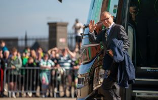 Spirit of '86 - Celtic team's welcome to Paradise. Saturday 25 April 2026. Celtic v Falkirk. Scottish Premiership. Photo Photograph by Vagelis Georgariou