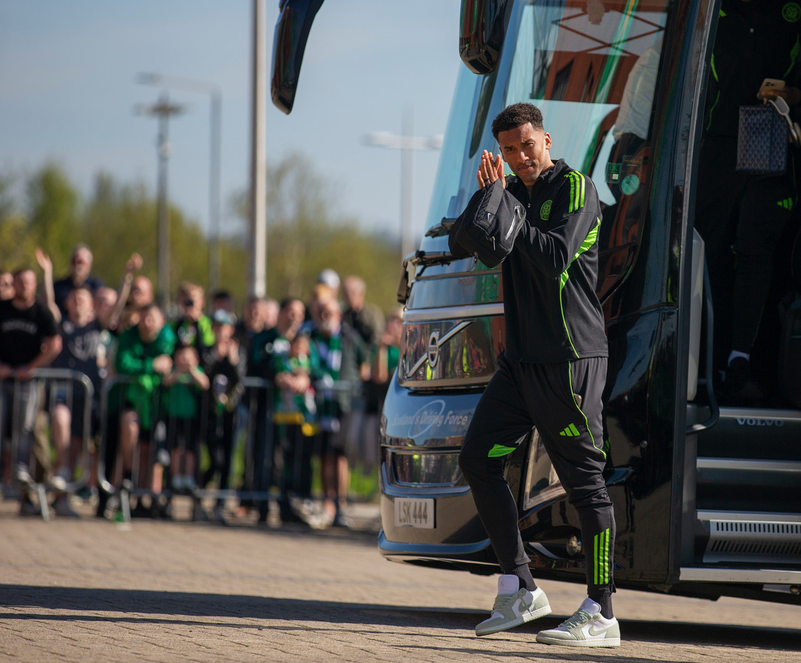 Spirit of '86 - Celtic team's welcome to Paradise. Saturday 25 April 2026. Celtic v Falkirk. Scottish Premiership. Photo Photograph by Vagelis Georgariou