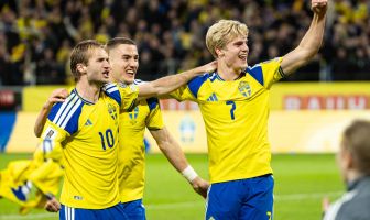Benjamin Nygren of Sweden celebrates with teammates Gustaf Lagerbielke and Lucas Bergvall